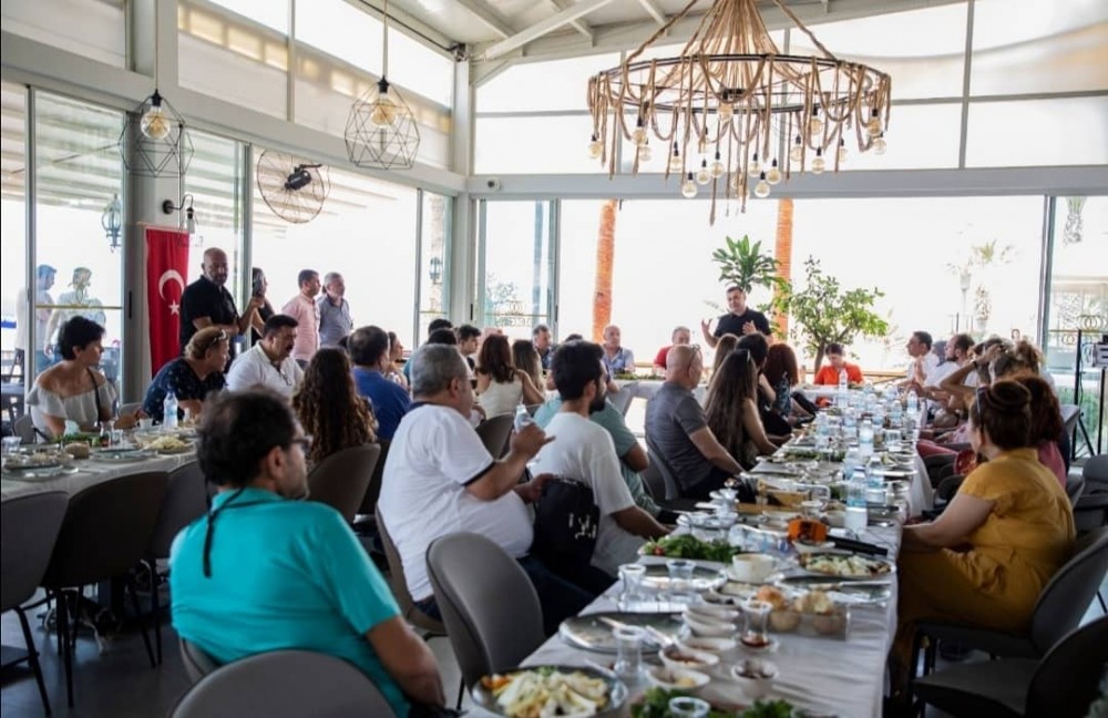 alanya belediye baskani basin mensuplariyla kahvaltida bulustu2